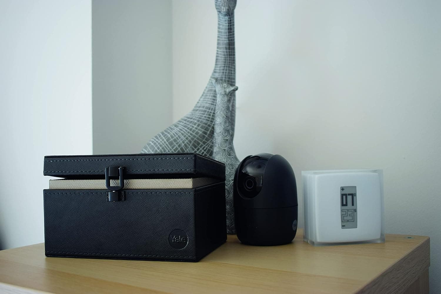 Yale RFID Blocking Box - Blocks All Signals - Keep Keys Safe - Capacity For Up To 7 Keys - Prevents Attempts To Unlock Cars